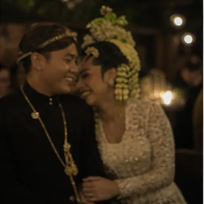 Dinda dan Rafi berbagi tawa dalam foto yang lembut